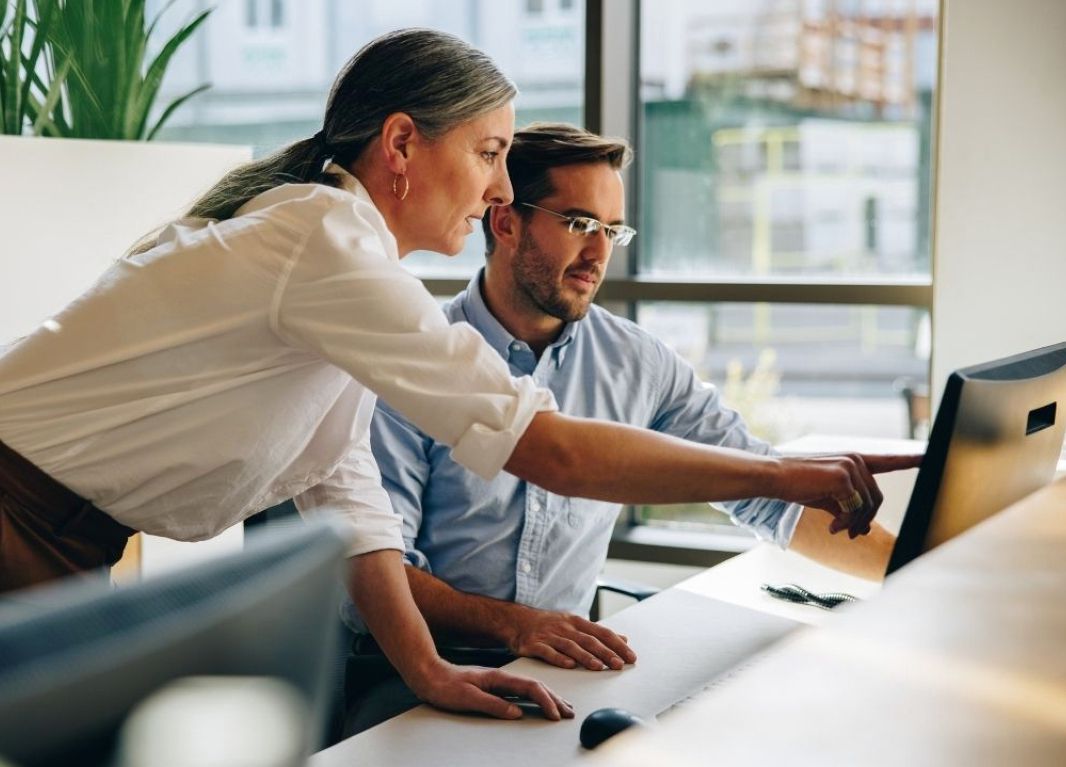 في مكان العمل.. احذر من إيقاظ «رجل المافيا» الكامن بداخلك