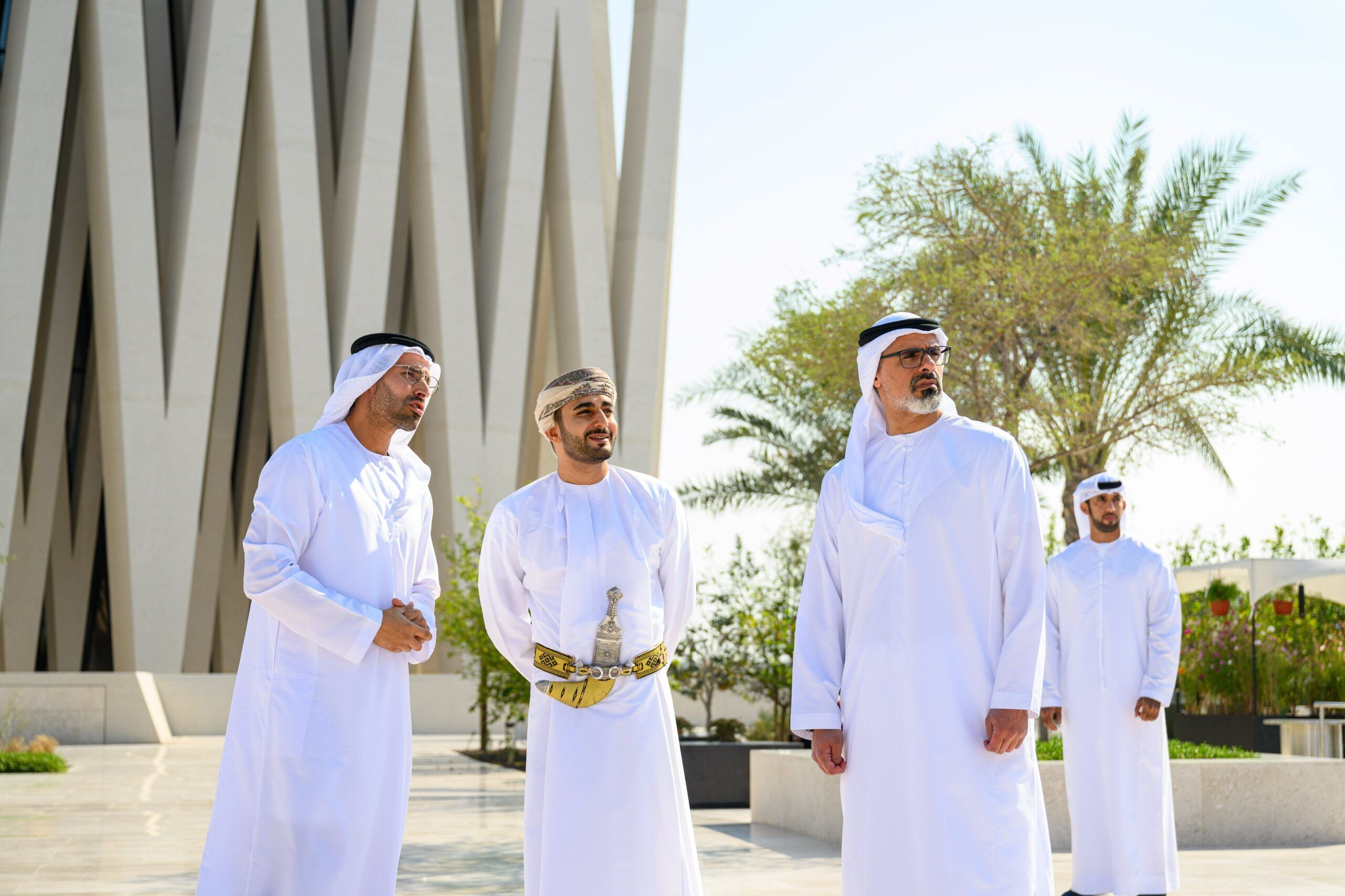 السيد ذي يزن يزور متحف اللوفر أبوظبي