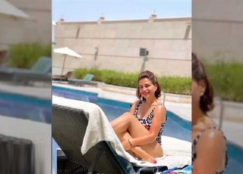 منه فضالي تخرج المستخبي بالكامل وراء الكاميرا والجمهور في ذهول وجمال جسدها بالكامل.