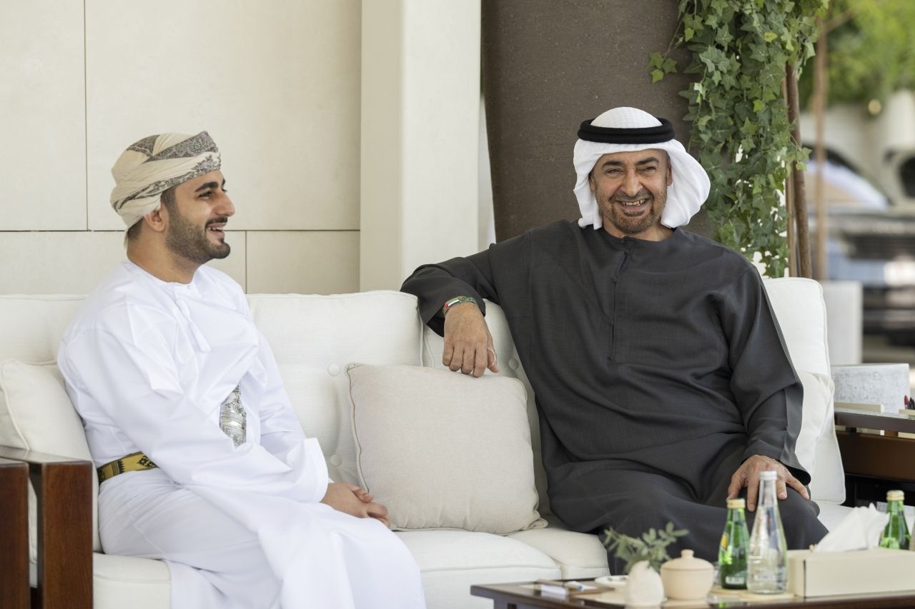 رئيس الدولة يبحث مع وزير الثقافة العماني الأواصر الأخوية والتاريخية بين البلدين