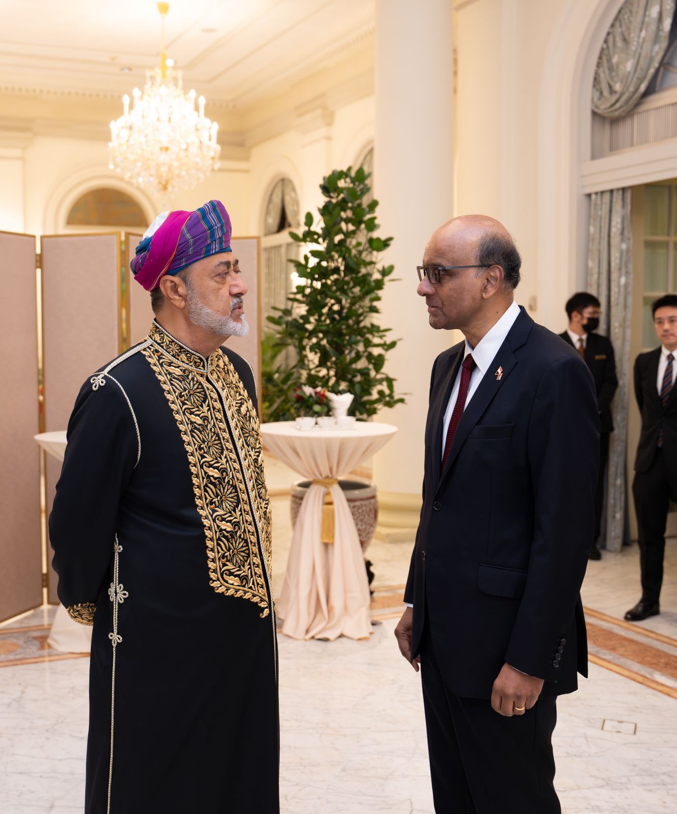 تكريماً لجلالة السلطان رئيس سنغافورة يقيم مأدبة عشاء رسمية