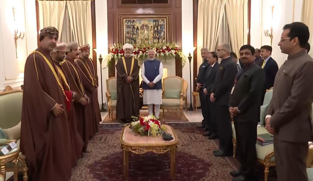 جلالةُ السُّلطان ودولةُ رئيس وزراء الهند يعقدان جلسة مباحثات موسعة