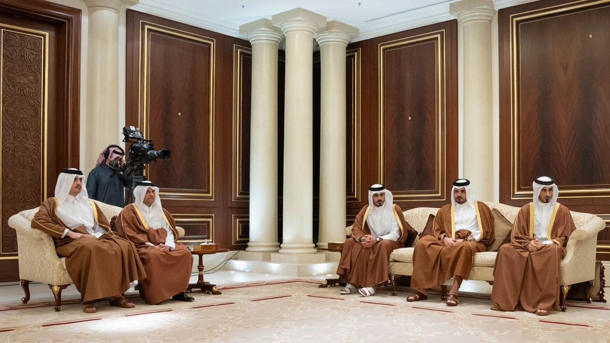 سمو الأمير يعزي أمير الكويت