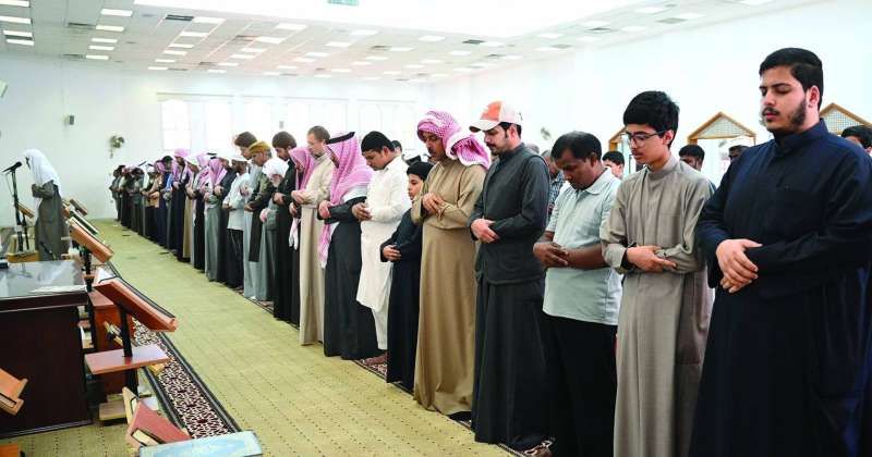 عشرات الألوف أدوا صلاة الغائب على فقيد الكويت