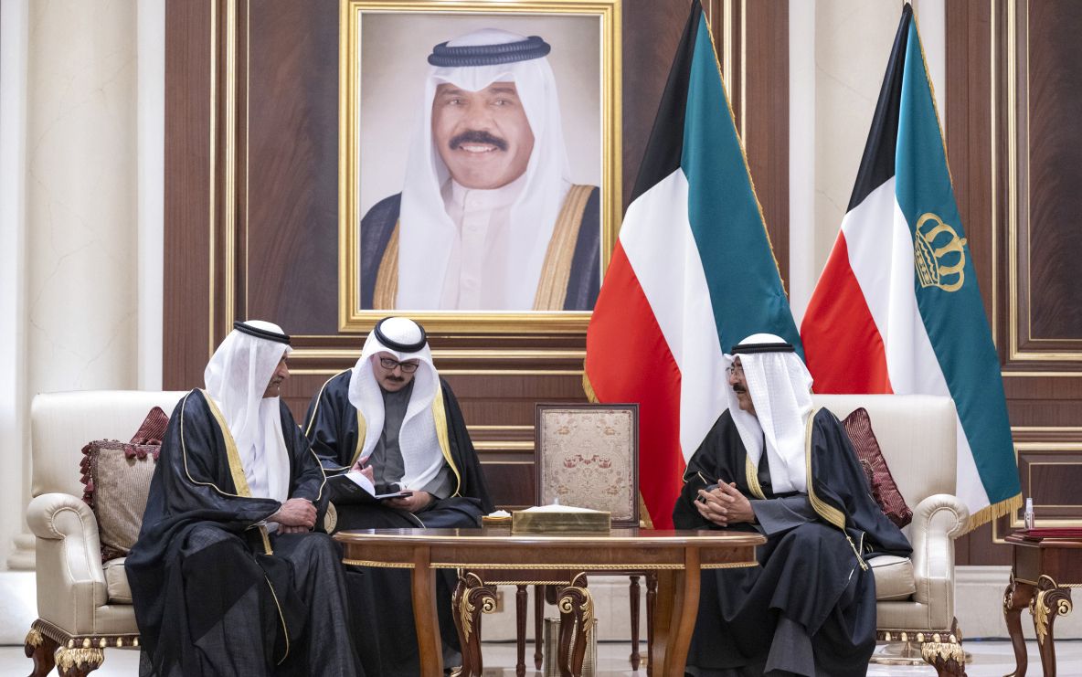 تعازي رئيس الدولة ونائبيه بوفاة نواف الصباح ينقلها حاكم الفجيرة إلى أمير الكويت