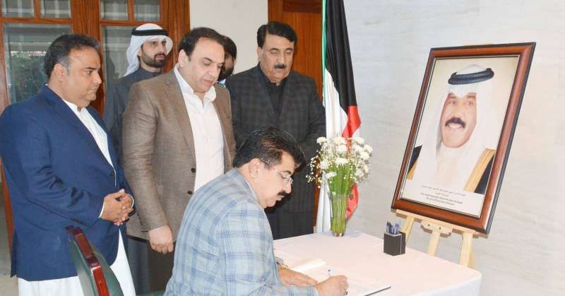 سفارات الكويت لدى الأرجنتين واليابان وباكستان تفتح سجلات التعازي بوفاة الأمير الراحل
