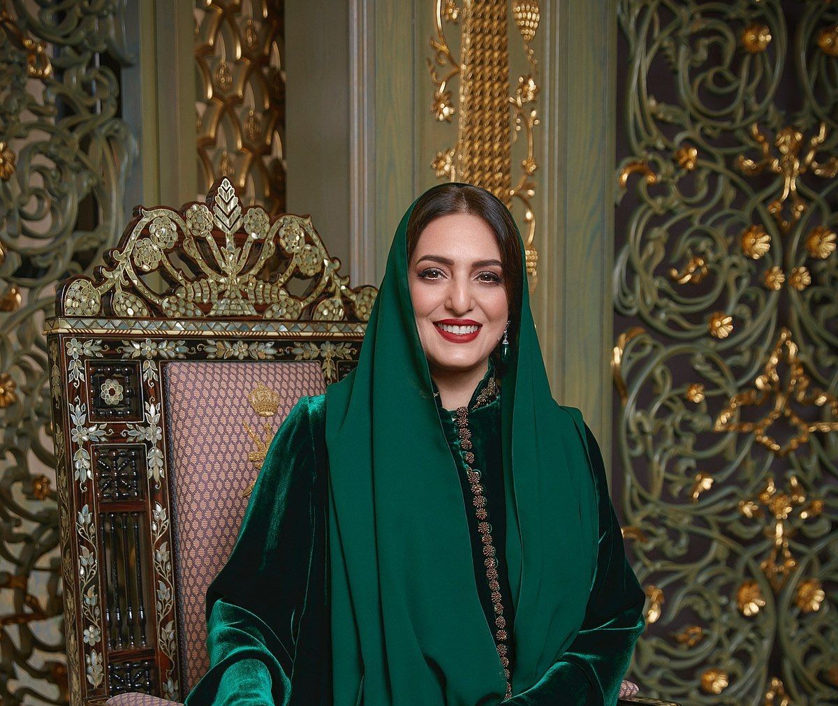 السيدة الجليلة تزور الكويت لتقديم التعازي في وفاة الأمير الراحل