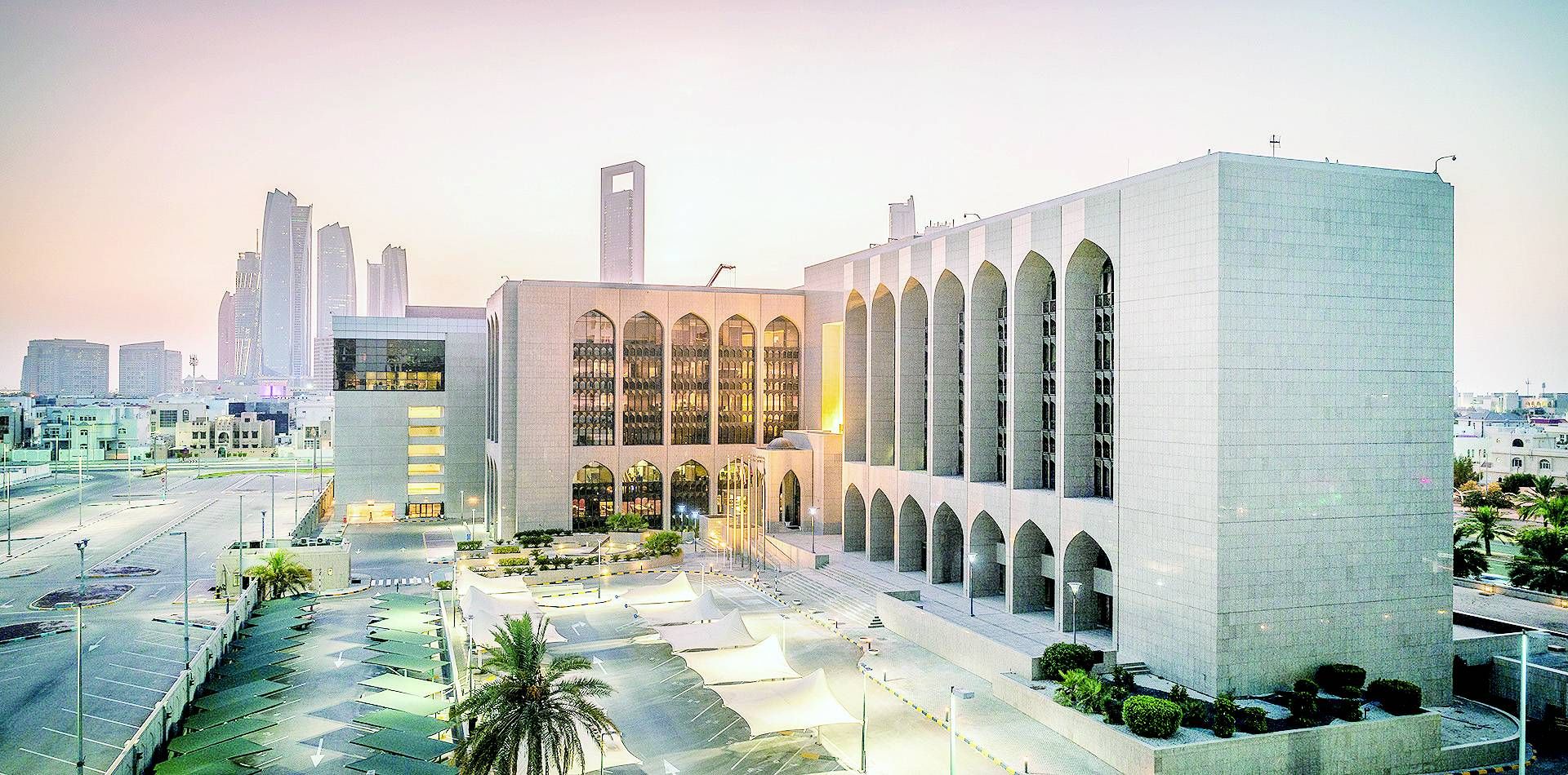 «المركزي»يرفع توقعات نمو الناتج المحلي للإمارات في 2024 إلى 5.7%