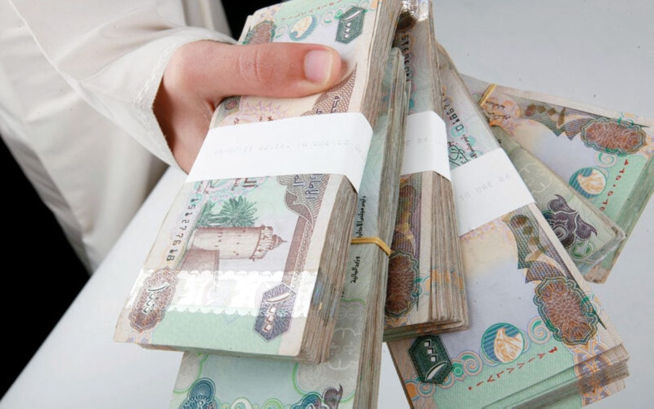 13.9 تريليوناً التحويلات المالية عبر بنوك الإمارات في 10 أشهر