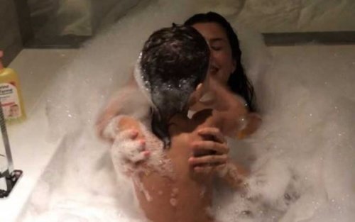 بدون خجل ولا حياء .. لاميتا فرنجية ترقص مع ابنها بلبوصة في البانيو