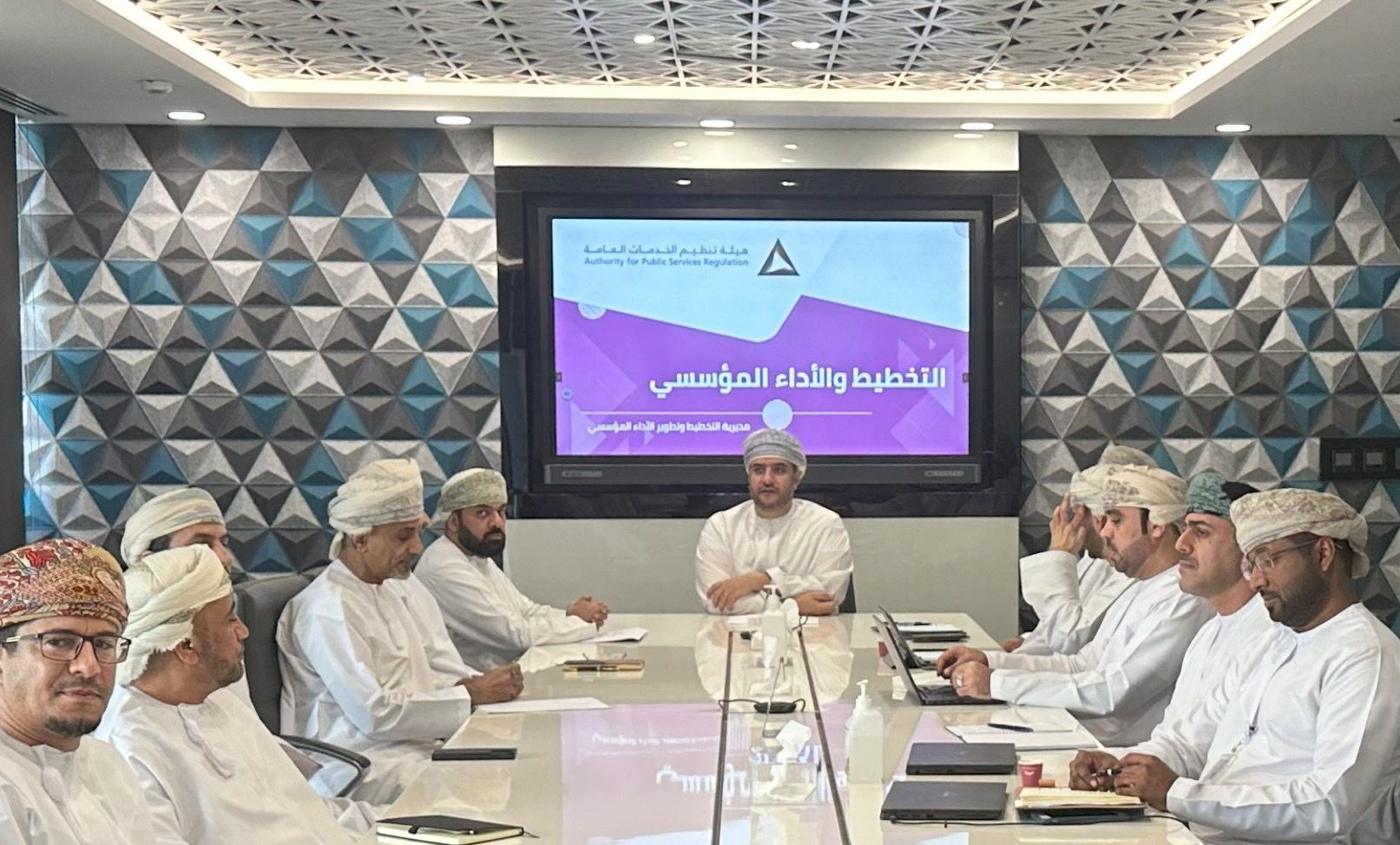 اجتماع للرؤساء التنفيذيين لشركات الكهرباء بهيئة تنظيم الخدمات العامة