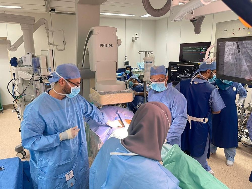 إنجاز طبي جديد .. استخراج كتلة جرثومية من قلب مريضة