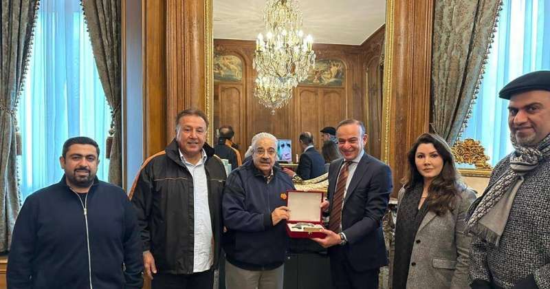 الوفد الكويتي مع السفير محمد الجديع