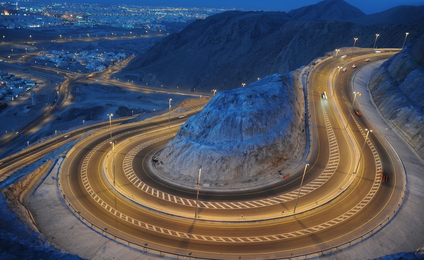 بلدية مسقط: غدًا .. فتح مسارات طريق الجبل “العامرات – ‎بوشر”