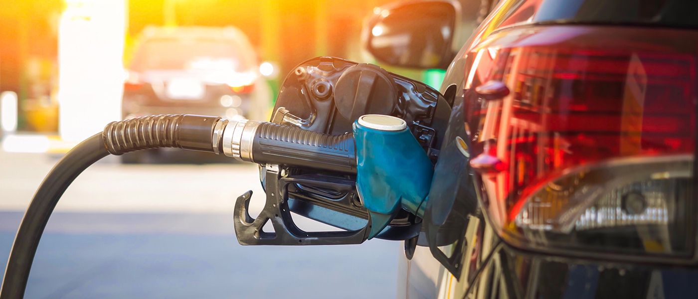 أسعار الوقود تواصل انخفاضها للشهر الثالث على التوالي في الإمارات