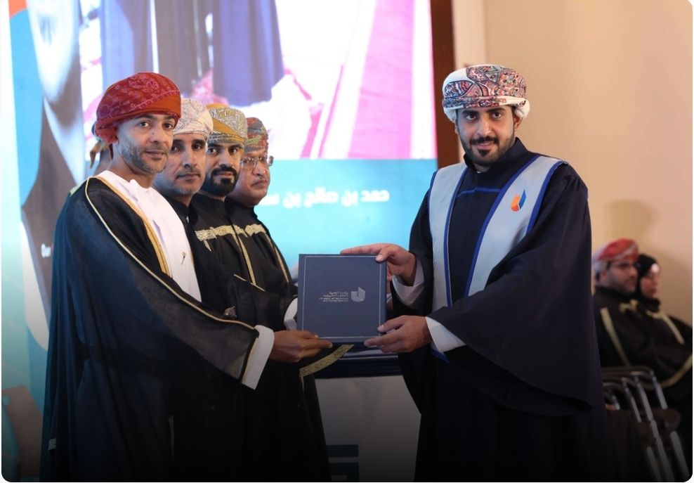 جامعة التقنية والعلوم التطبيقية بعبري تحتفل بتخريج 455 خريجا وخريجة