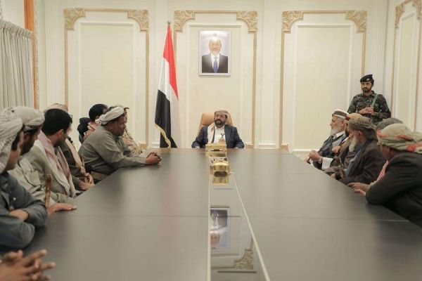 بعد لقاء العرادة بمشايخ عبيدة.. اتفاق على رفع مطارح مأرب وتشكيل لجنة بخصوص الأحداث