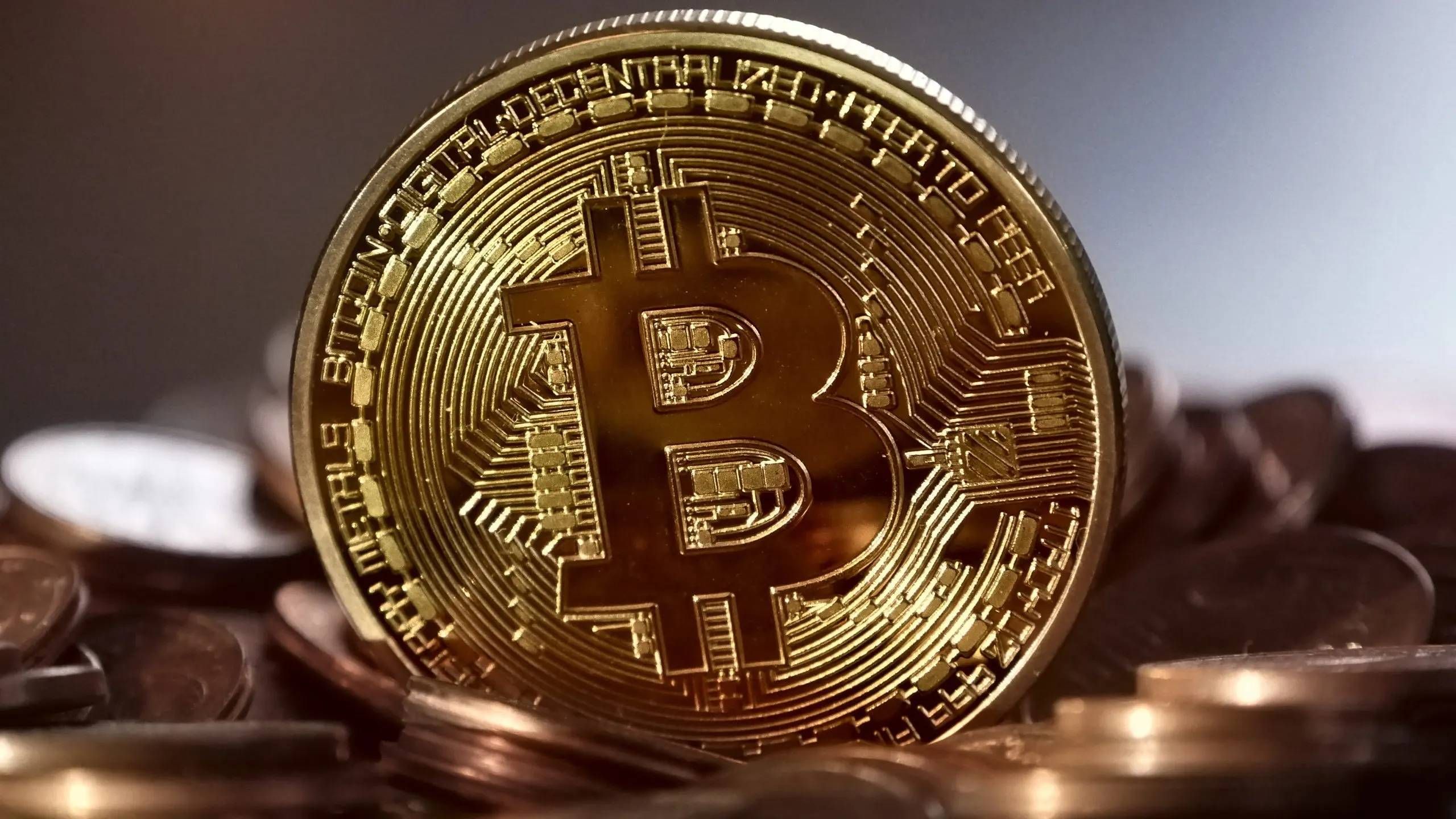بتكوين تستهل العام الجديد ببلوغ ذروة 21 شهراً فوق 45 ألف دولار