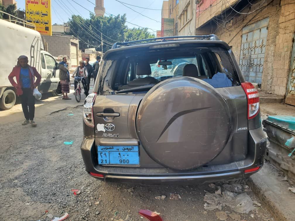 بعد مصادرة إذاعته.. تعرض الصحفي "مجلي الصمدي" للضرب من قبل عصابة أمام منزله بصنعاء