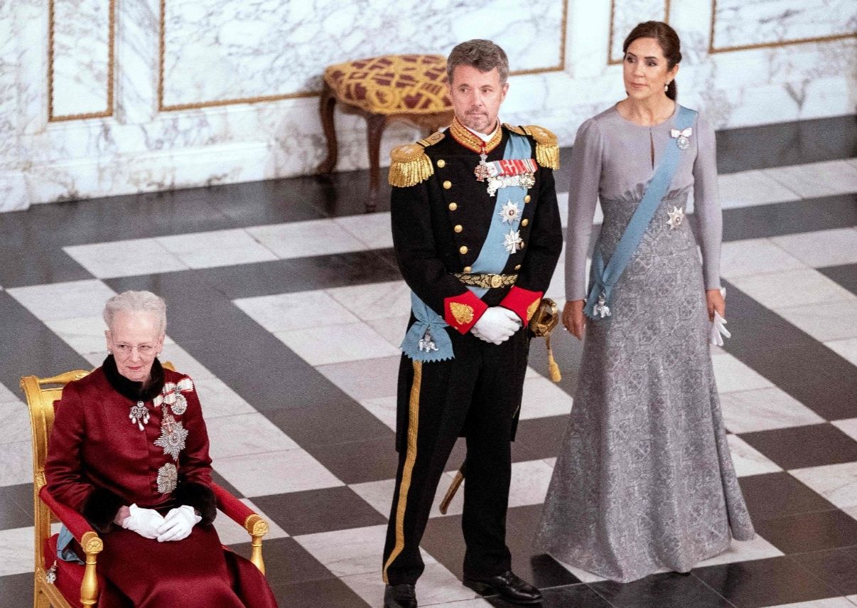 ملوك وملكات في العالم تخلوا عن عروشهم عبر التاريخ .. من هم؟