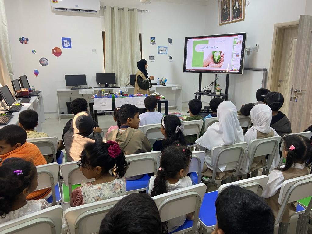 إدارة البيئة تنفذ ورشه عمل لإعادة التدوير الورق والبلاستيك والعلب المعدنيه