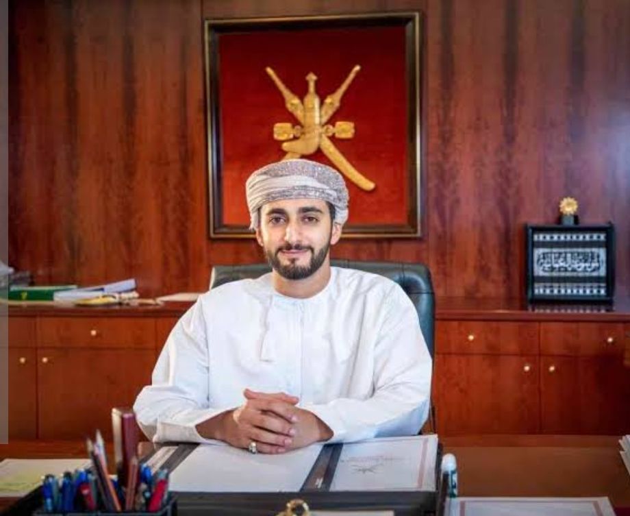 ملك البحرين يمنح سُّمو السّيد ذي يزن وسام الشيخ عيسى من الدرجة الأولى