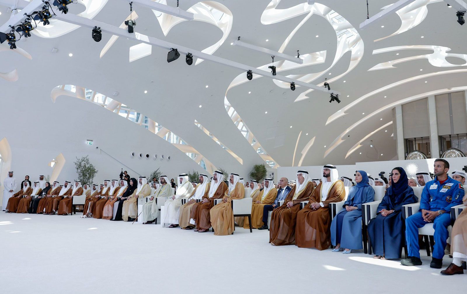 محمد بن راشد يكرّم الفائزين بالدورة الأولى من مبادرة "نوابغ العرب" ويعلن إطلاق مركز بحثي وعلمي دائم