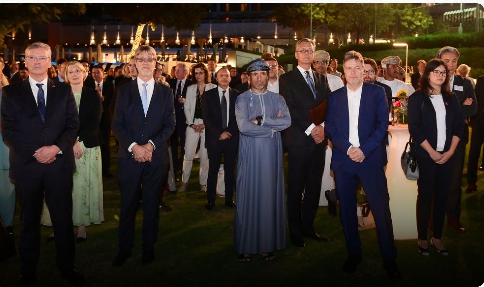 نائب المستشار الألماني يلتقي رجال الأعمال العمانيين والألمان