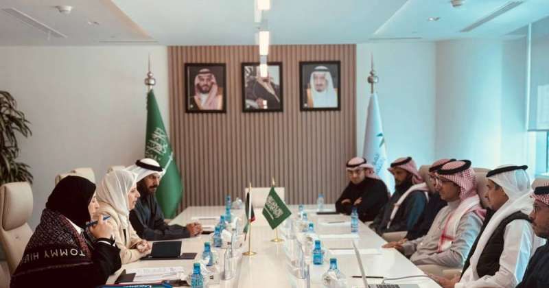 نائب وزير الموارد البشرية والتنمية الاجتماعية السعودي خلال استقباله وفد الهيئة العامة للقوى العاملة