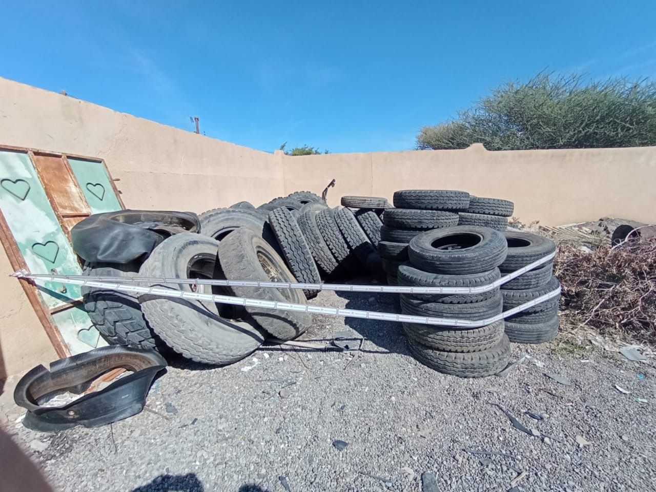 إتلاف 113 إطاراً مستعملاً بشمال الشرقية