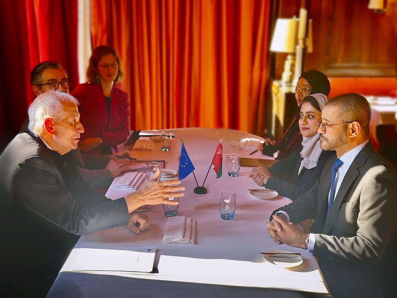 وزير الخارجية يبحث مع الممثل الأعلى للاتحاد الأوروبي ضرورة دخول المساعدات الإغاثية لغزة