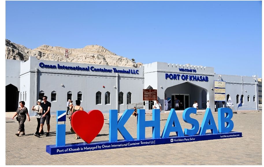 عبور 22 سفينه عملاقة بميناء خصب بنهاية 2023