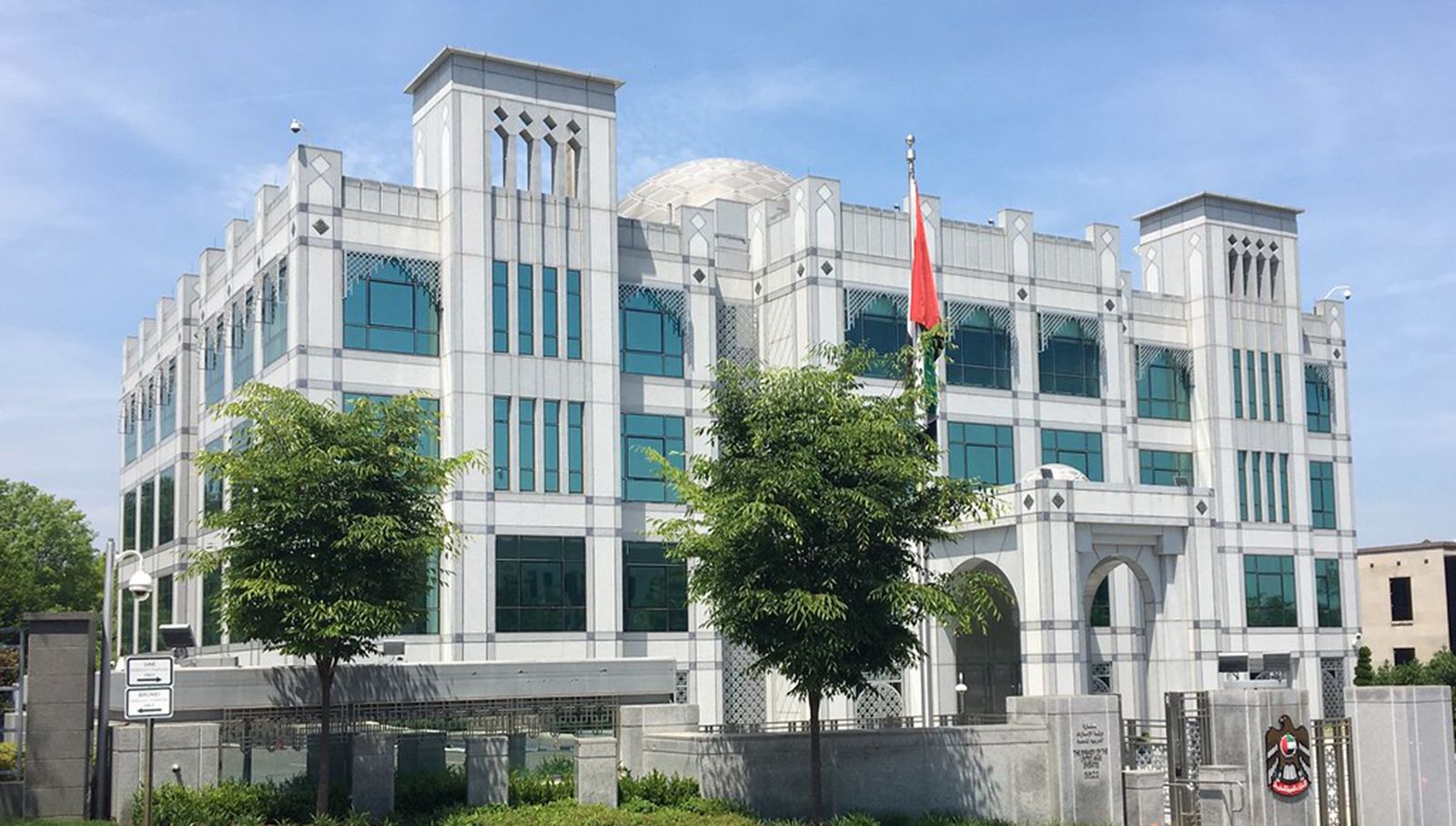 سفارة الإمارات في واشنطن تحذر المواطنين من الرسائل الاحتيالية