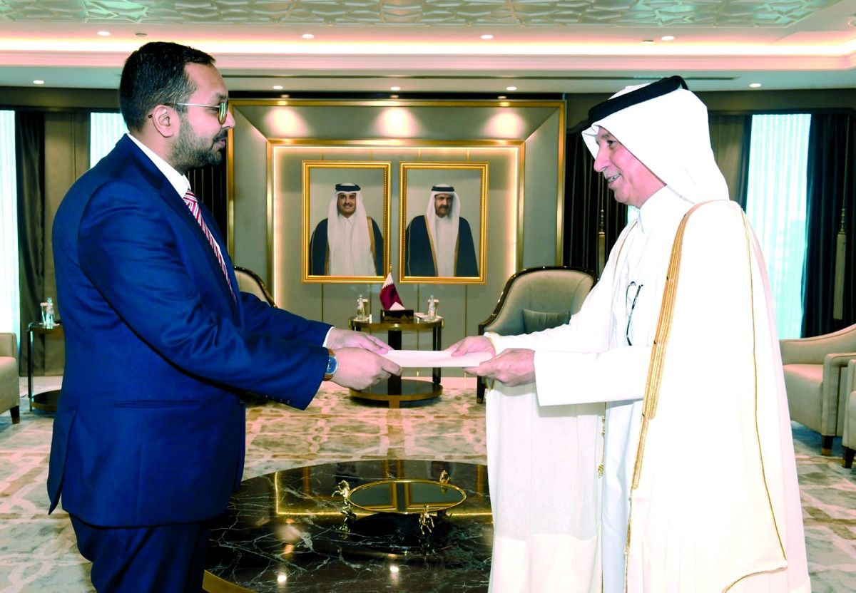 المريخي يتسلم نسخة من أوراق اعتماد سفيري الصين والمملكة المتحدة