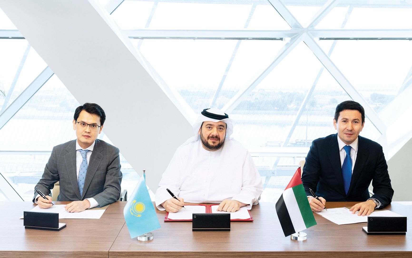 تعاون استثماري بين الإمارات وكازاخستان في مراكز البيانات والذكاء الاصطناعي