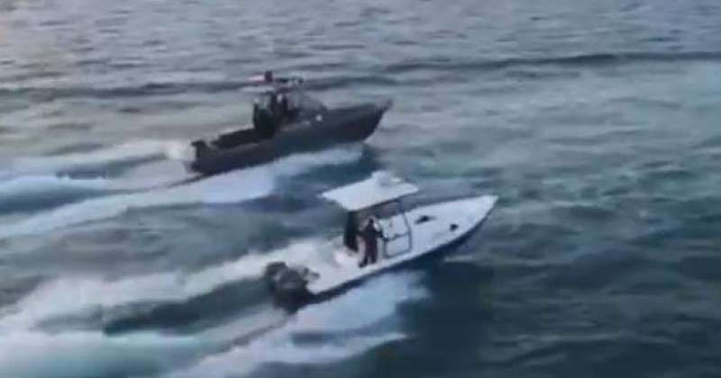 «خفر السواحل» تدشّن قاربين للإنقاذ ورصد المخالفين تم تصنيعهما بسواعد وطنية
