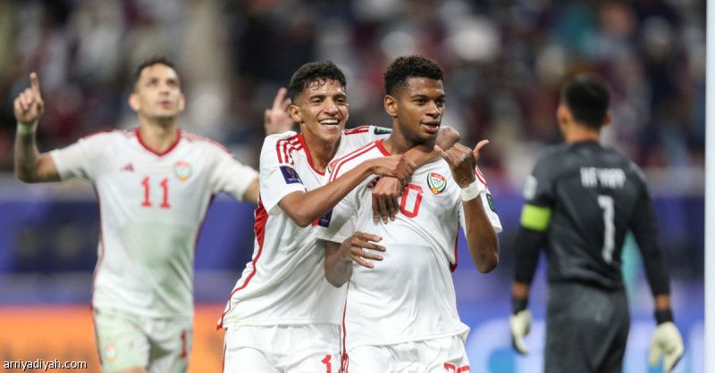 الإمارات تعبر هونج كونج بثلاثية