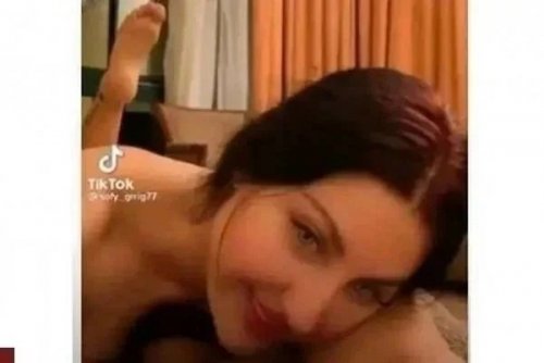 صافيناز شغالة  رقص ناااار على السرير بلبوصة ومتابع: كسحت سما المصري و فيفي عبده