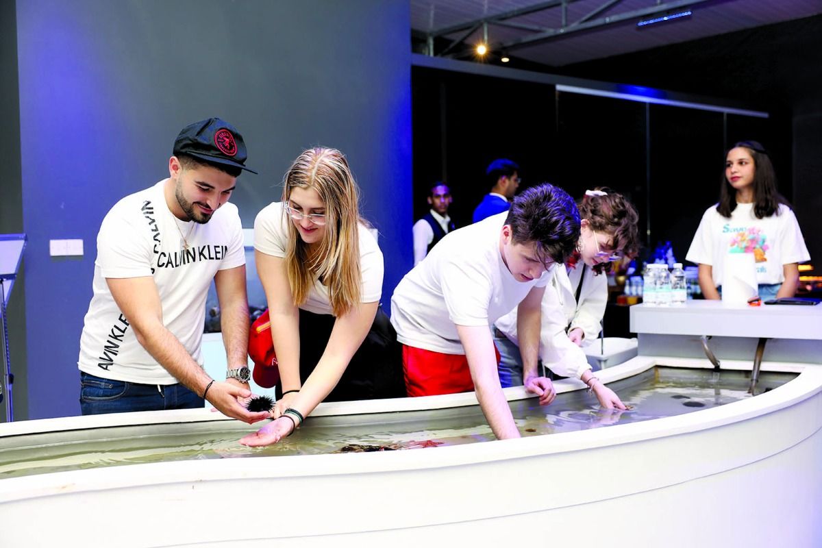 الجناح يتناول عالم الحياة البحرية.. «الشعب المرجانية» تستقطب الزوار