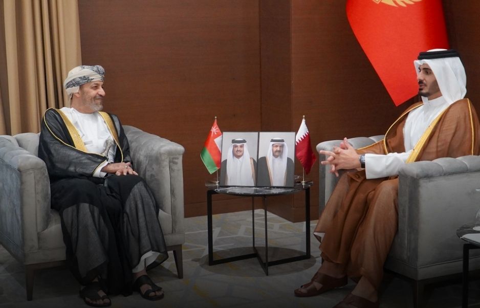 وزير الداخلية يلتقي بنظيره القطري