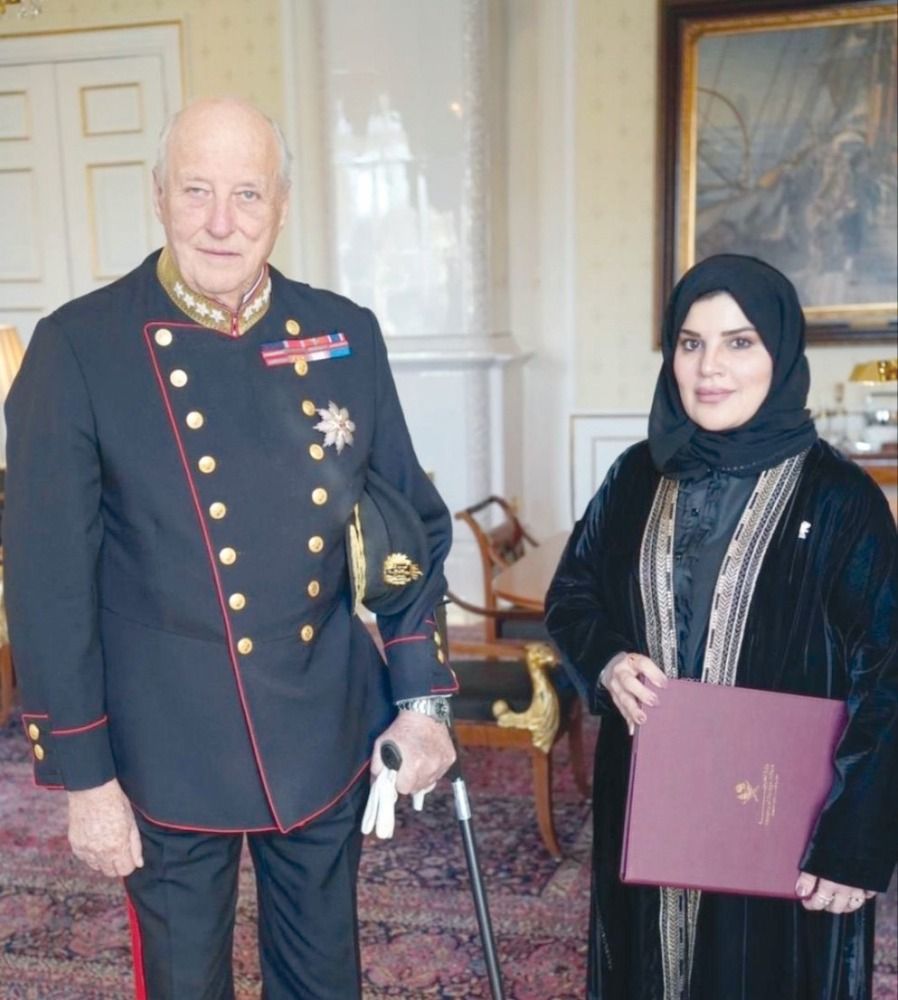 ملك النرويج يتسلم  أوراق اعتماد سفيرتنا