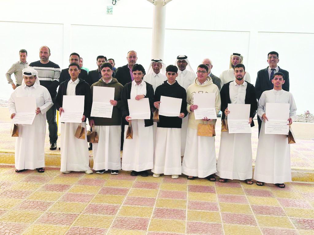 «عمر بن عبدالعزيز الثانوية»  تكرم أوائل «المنتصف»