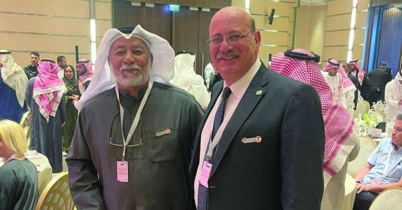 محمد شاه رئيس فريق رصد وحماية الطيور بجمعية البيئة مشاركاً في الاجتماع