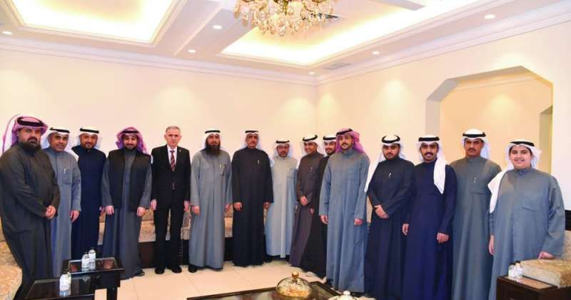 العتل وإسماعيل يتوسطان عدداً من الحضور