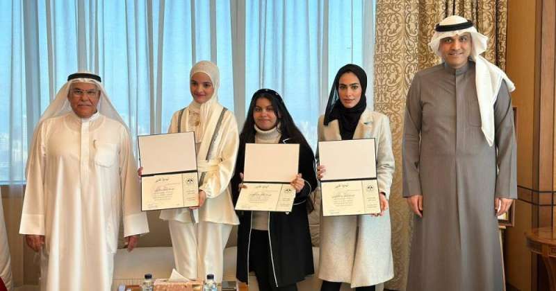 «القُصَّر» تكرم الفائزات في «القصة القصيرة»