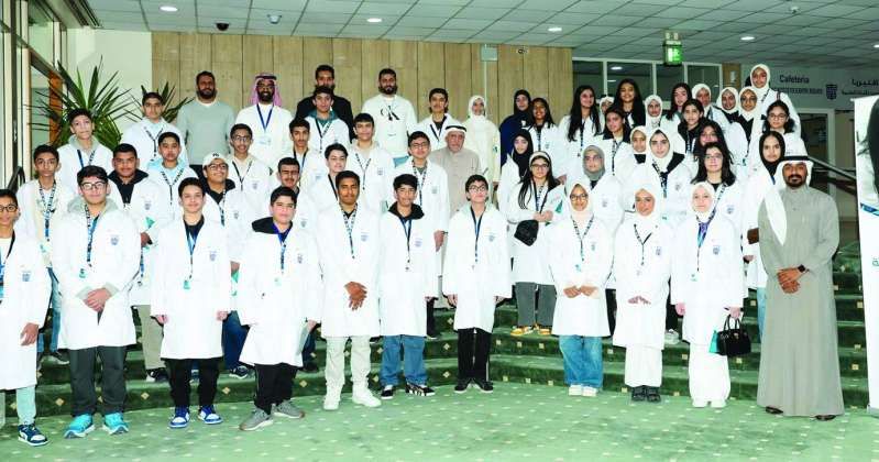 مسؤولو «الأبحاث» والطلبة المشاركون في الدورة الربيعية
