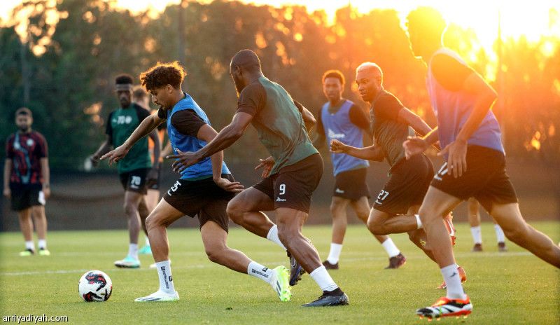 جيرارد يقسّم الاتفاقيين قبل نهائي الوحدة