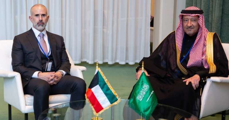نائب وزير الخارجية يبحث في نيويورك مع نظيره السعودي آخر التطورات الإقليمية والدولية