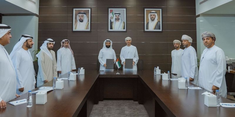 سلطنة عُمـان والشارقة تتعاونان في مجال نقل الركاب البري الدولي