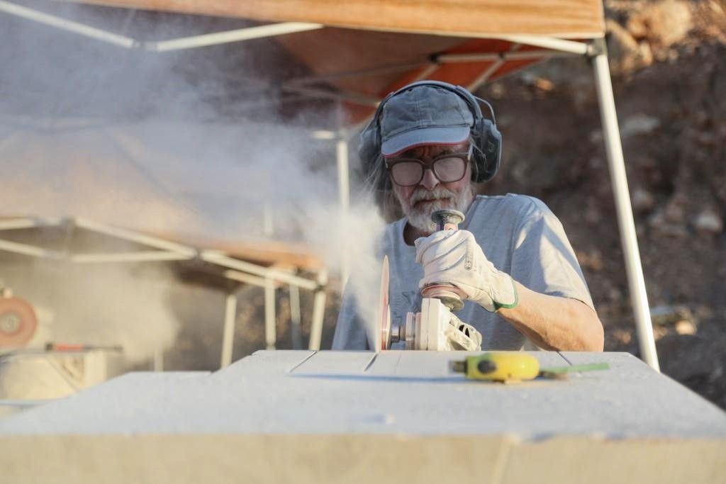 18 نحاتًا دوليا يشاركون في مخيم النحاتين الدولي بصحار